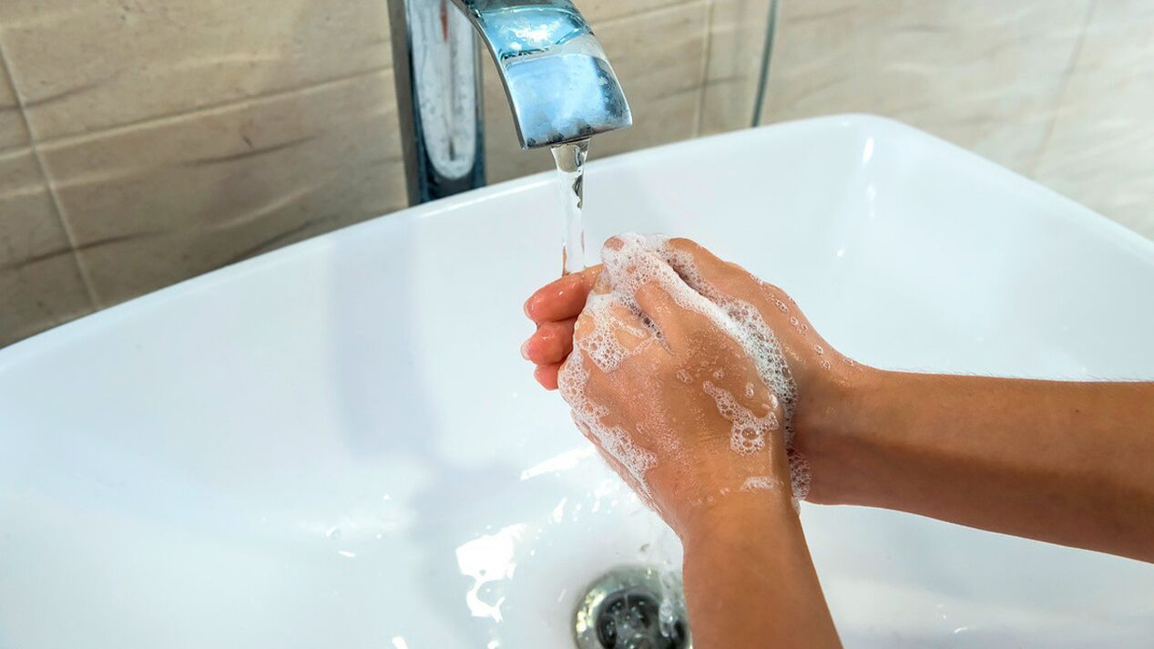 Ο απλούστερος κανόνας για την πρόληψη της ελμινθίας είναι να πλένετε πάντα τα χέρια σας με σαπούνι και νερό. 